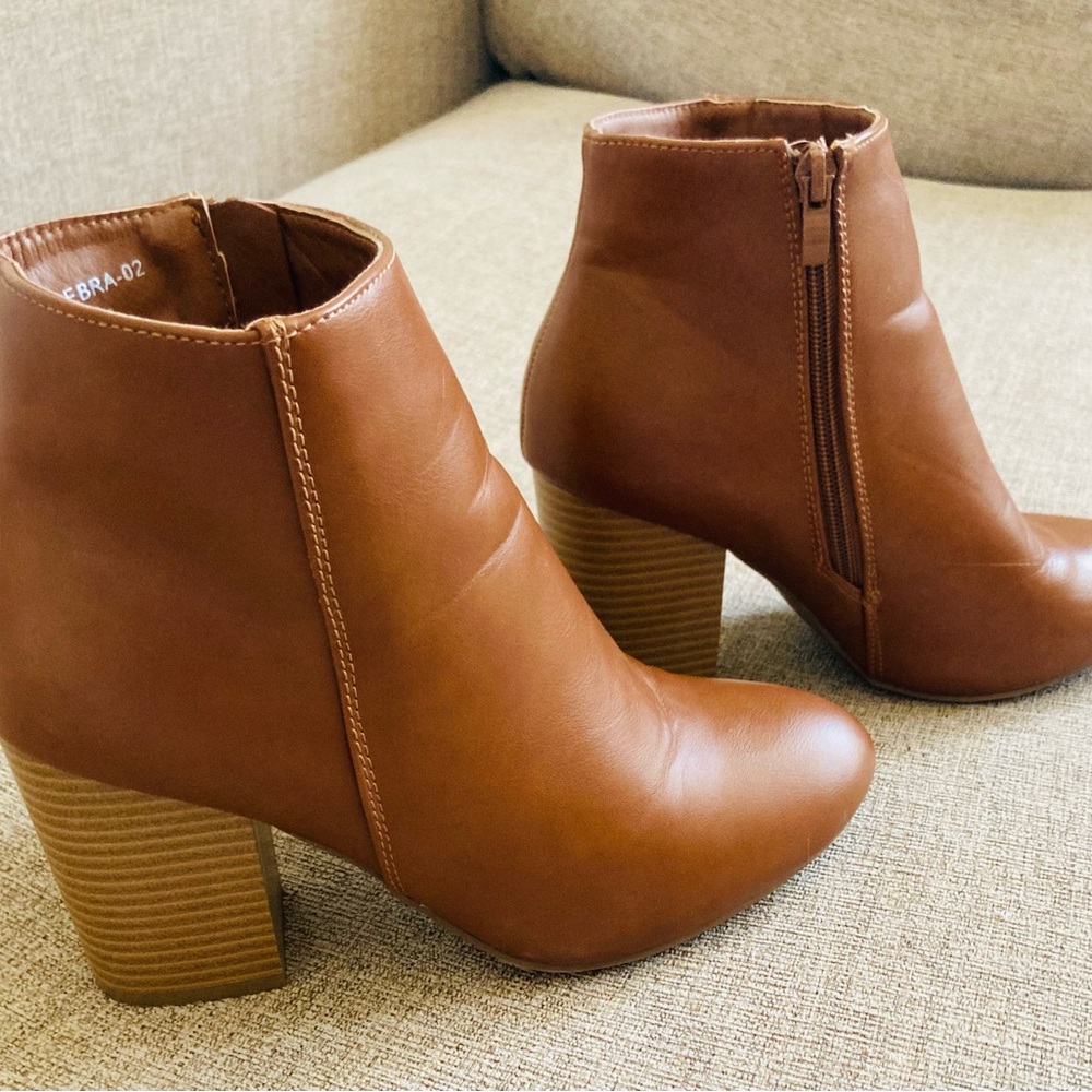 Hardly worn Cognac Booties!